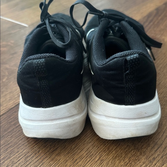 Nike Men's Black and White Sneakers - Picture 4 of 8